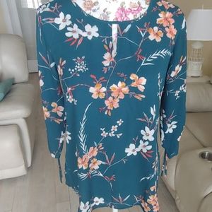 Van Heusen green floral XS 3/4 sleeves